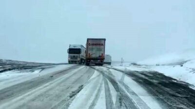 Ardahan’ın Posof ilçesindeki 2 bin 550 rakımlı Ilgar Dağı Geçidi’nde