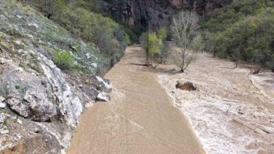Tunceli’de karların erimeye başlaması ve yağışların sürmesiyle birlikte Munzur Nehri’nin