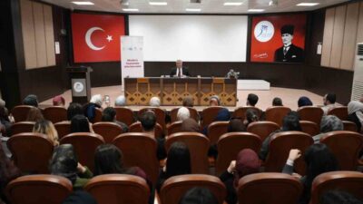 Karabük Üniversitesi’nde (KBÜ) gerçekleştirilen “Modern Dünyada Aile: Değişim ve Dönüşüm