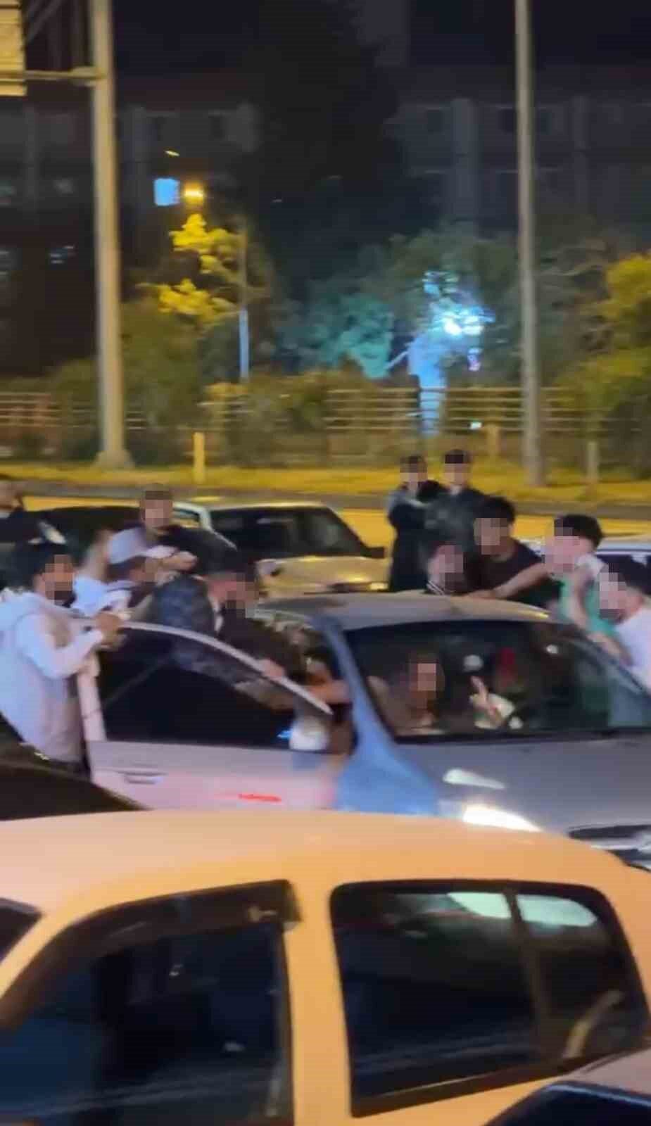 Karabük’te bir grup tarafından araçta bulunan 2 kişinin darbedildiği kavga