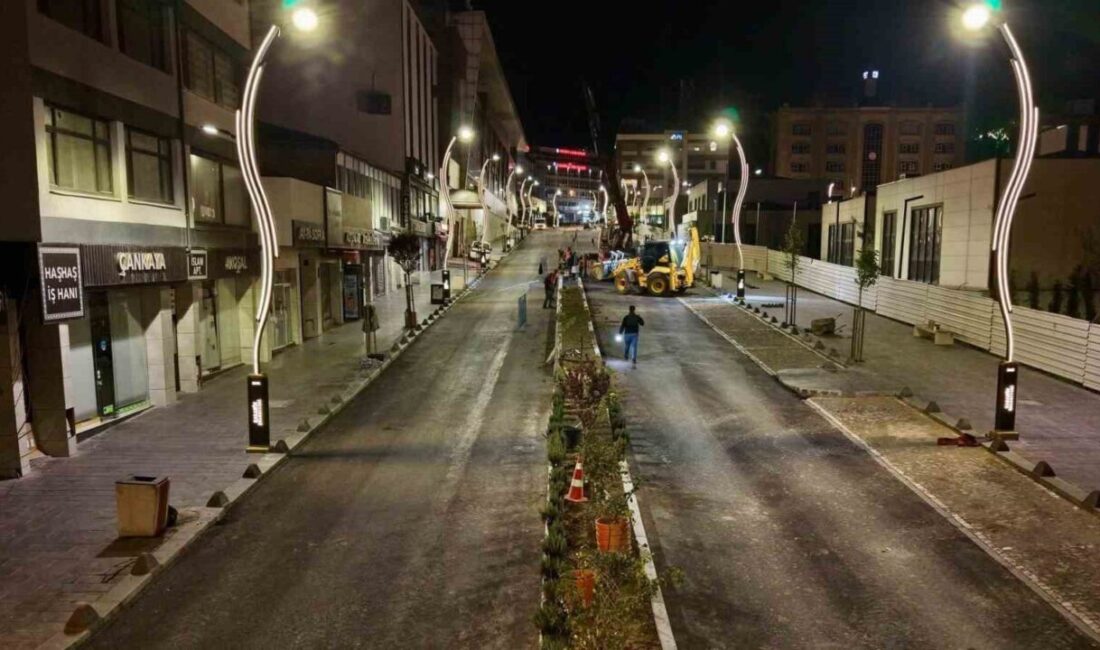 Karabük Belediyesince kent genelinde yürütülen asfalt ve modernizasyon çalışmaları kapsamında