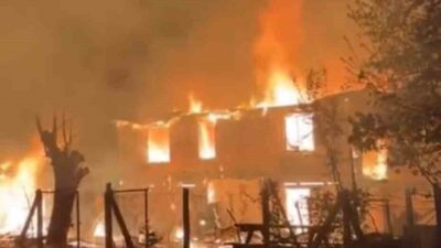 Karabük’ün Eskipazar ilçesi Sofular köyünde çıkan yangında 2 ahşap ev