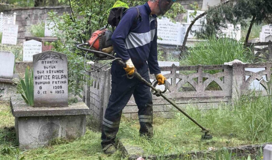 Karabük Belediyesi, bayram öncesinde kent genelindeki mezarlıklarda kapsamlı temizlik ve