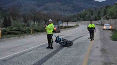 Karabük’ün Safranbolu ilçesinde otomobil ile motosikletin çarpıştığı kazada ağır yaralanan