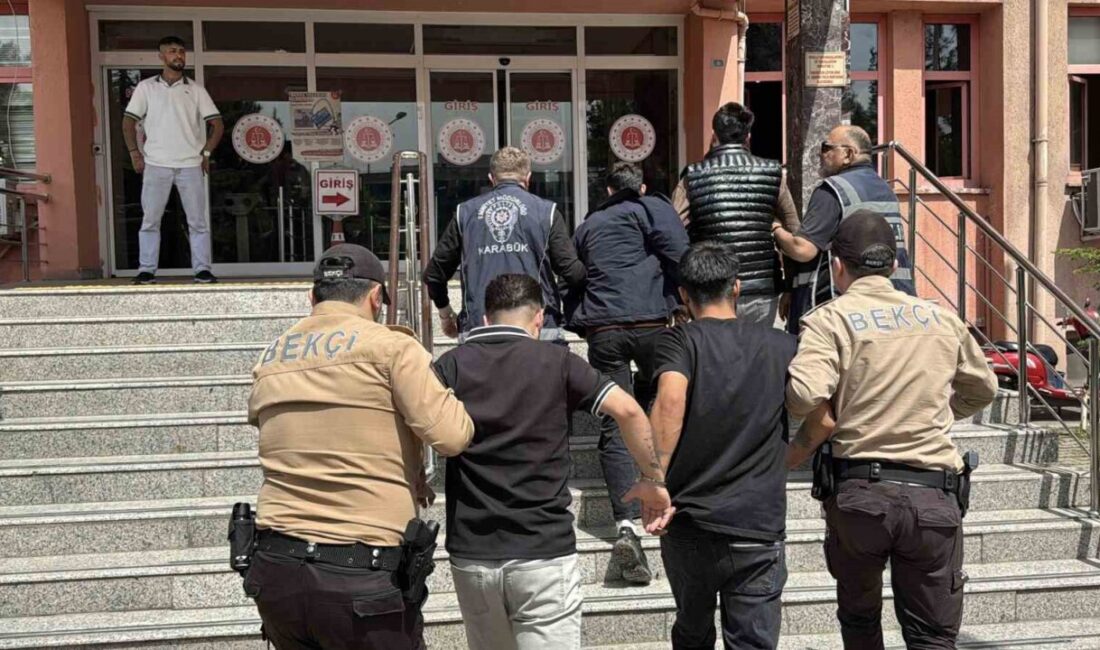 Karabük’te araçta bulunan 2 kişinin darbedildiği kavganın, trafikte yaşanan yol