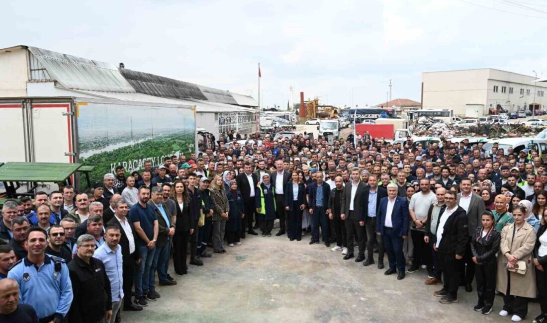 Karacabey Belediye Başkanı Fatih Karabatı, personelle bir araya gelerek çalışanların