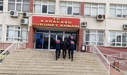 Aydın’ın Karacasu ilçesinde bir evde yapılan aramada çok sayıda ruhsatsız