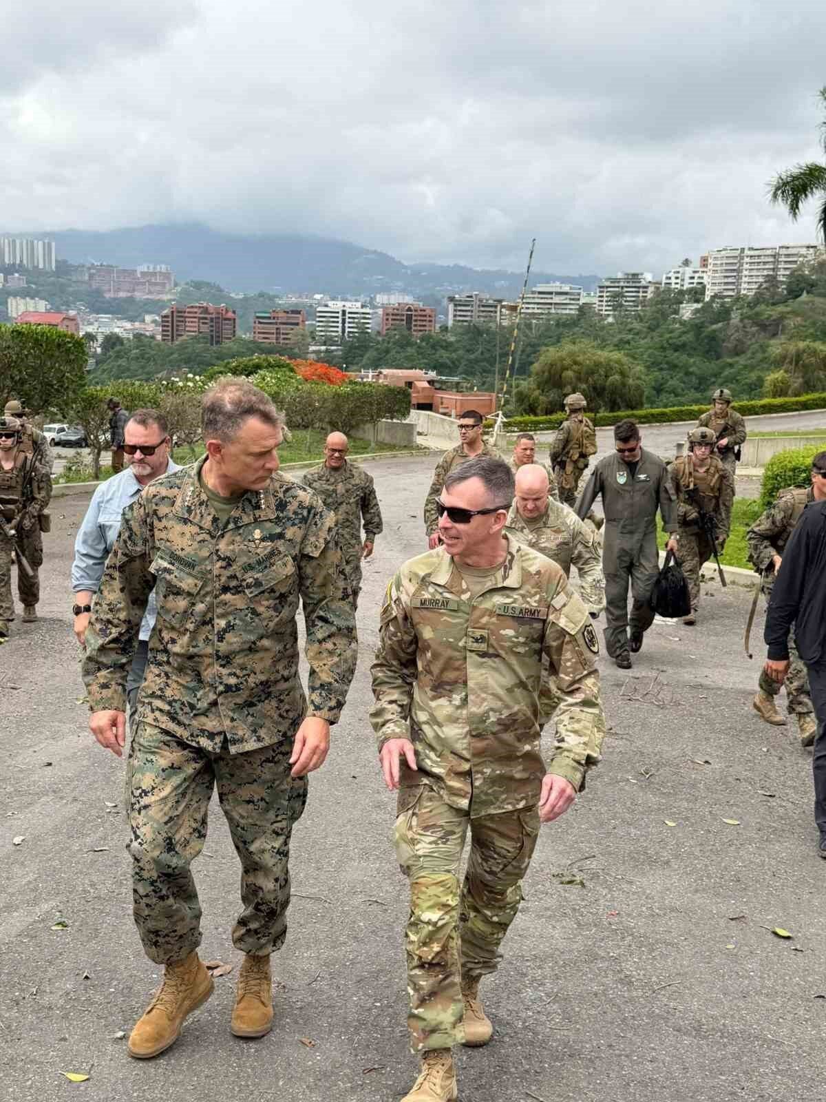 ABD ordusunun Venezuela’nın başkenti Karakas’ta gerçekleştirdiği askeri tatbikat kapsamında iki