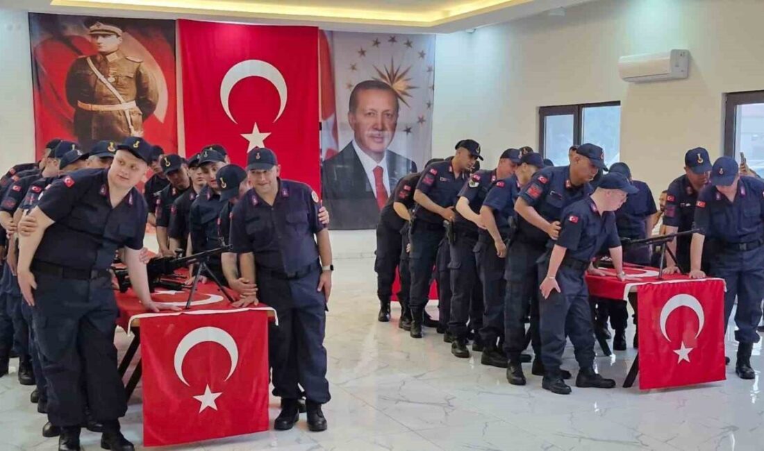 Karaman’da bir günlük temsili askerlik yapan 16 özel birey, düzenlenen