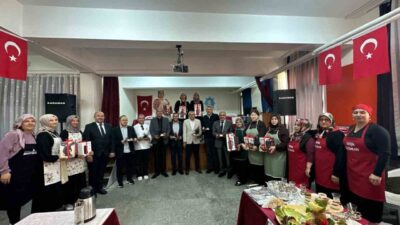 Karaman’da Anneler Günü dolayısıyla düzenlenen etkinlikte, öğrenci velisi anneler kentin
