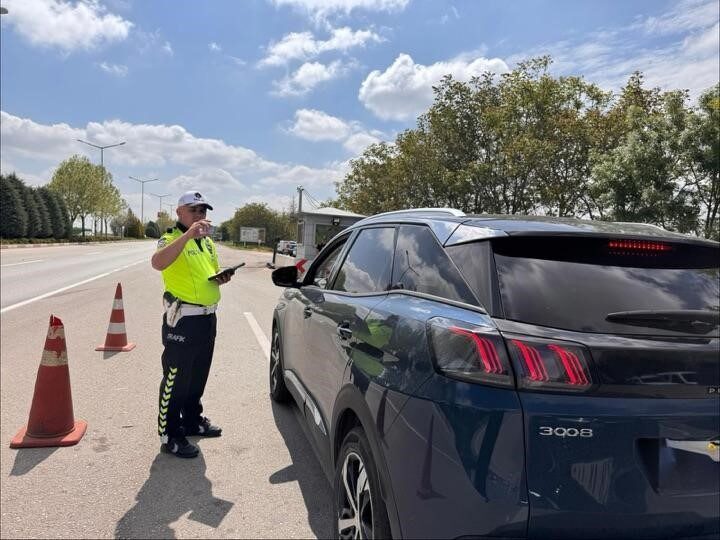Karaman’da polisin asayiş uygulamalarında ruhsatsız silahlar, kesici-delici aletler ve kaçak
