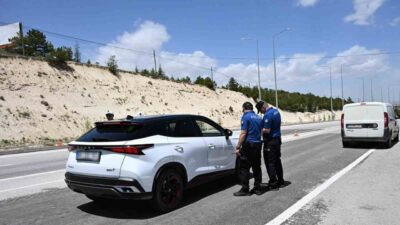 Karaman’da polis uygulamasında ruhsatsız silahlar, kesici-delici aletler ve kaçak alkol