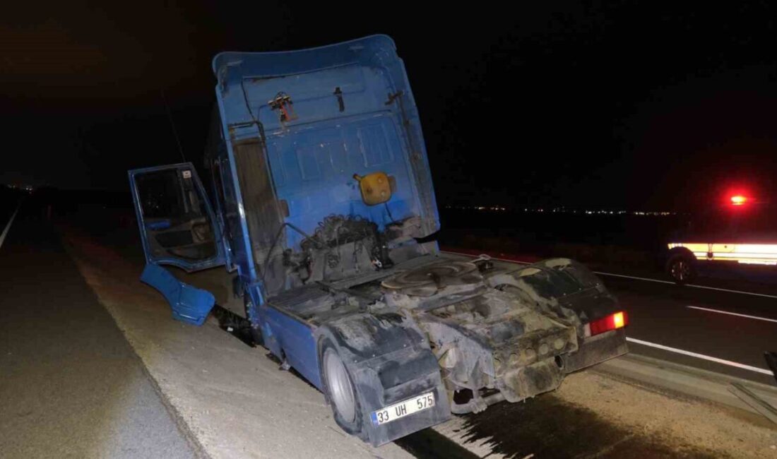 Karaman’da tırın bariyerlere çarparak refüje düşmesi sonucu meydana gelen trafik