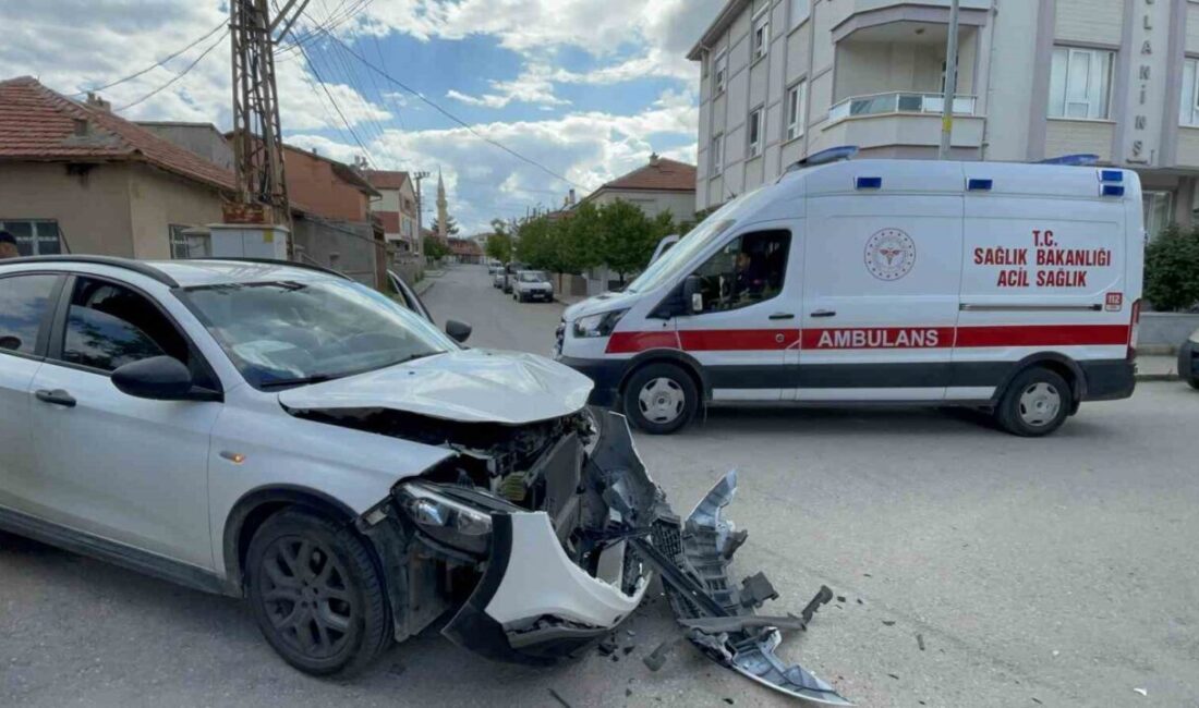 Karaman’da SUV araçla otomobilin çarpışması sonucu meydana gelen trafik kazasında