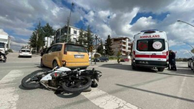 Karaman’da ticari taksi ile çarpışan motosikletin sürücüsü yaralandı. Kaza, Sakabaşı