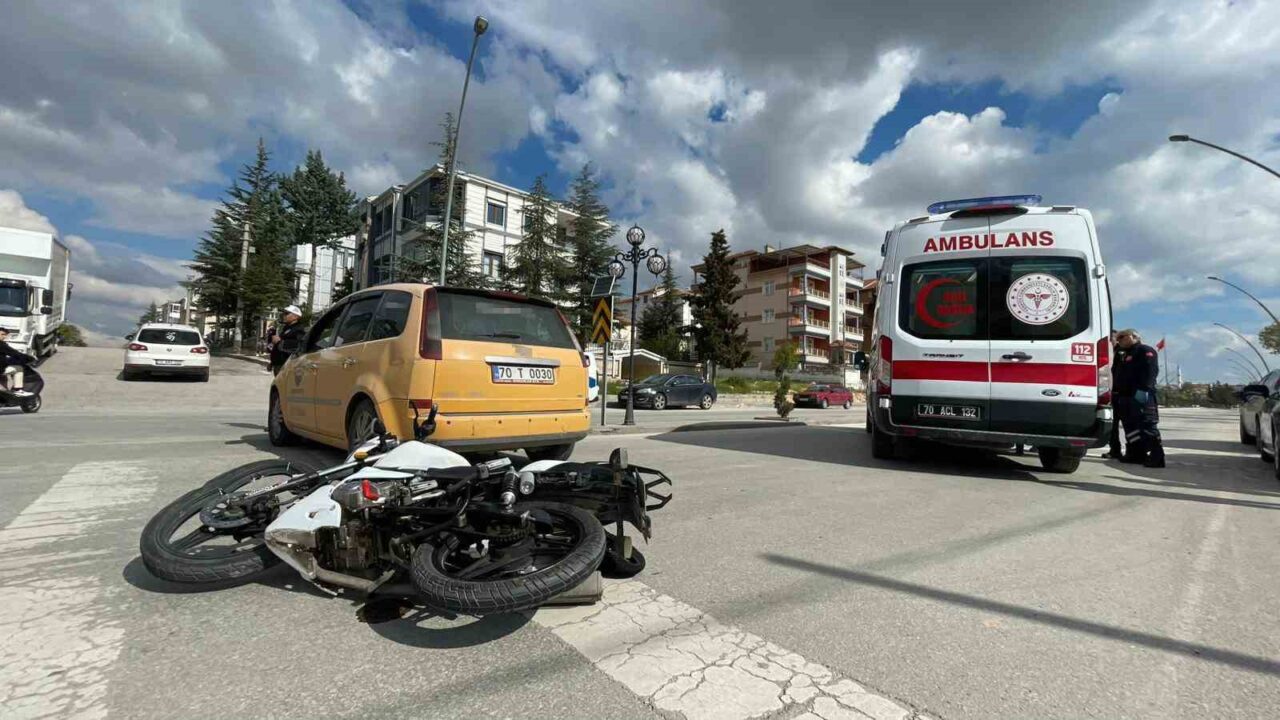 Karaman’da ticari taksi ile çarpışan motosikletin sürücüsü yaralandı. Kaza, Sakabaşı