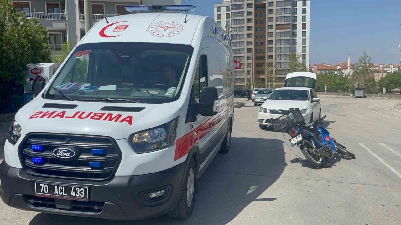 Karaman’da otomobil ile motosikletin çarpışması sonucu meydana gelen trafik kazasında