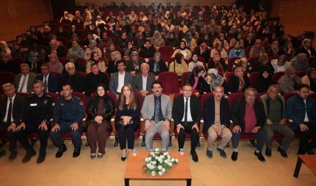Konya’nın Karapınar ilçesinde, “En İyi Narkotik Polisi: Anne” semineri düzenlendi.