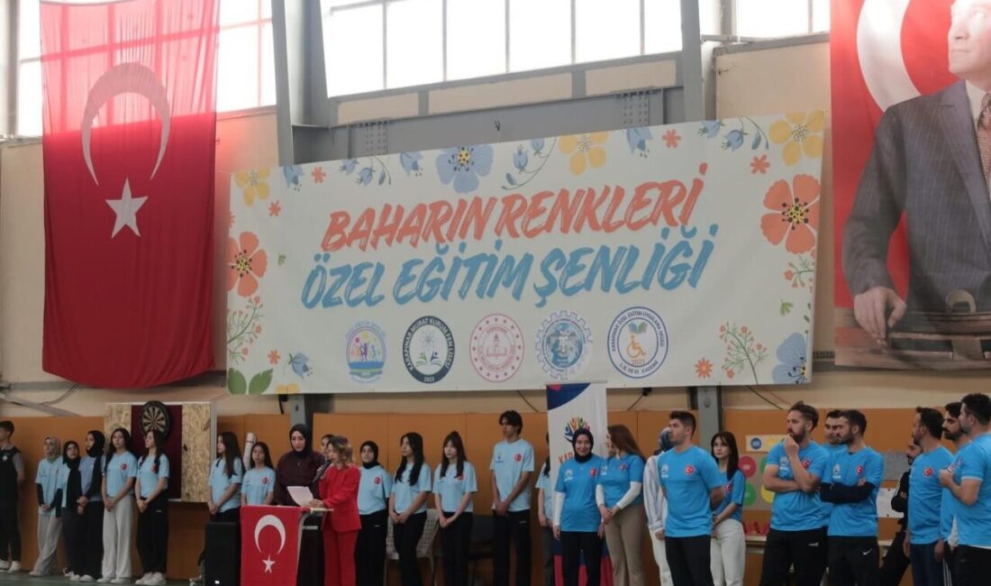 Konya’nın Karapınar ilçesinde “Baharın Renkleri Özel Eğitim Şenliği” düzenlendi. Karapınar