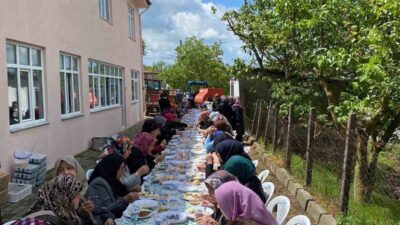 Balıkesir’in Karesi ilçesine bağlı kırsal Yeroluk Mahallesi’nde geleneksel hayır yemeğine