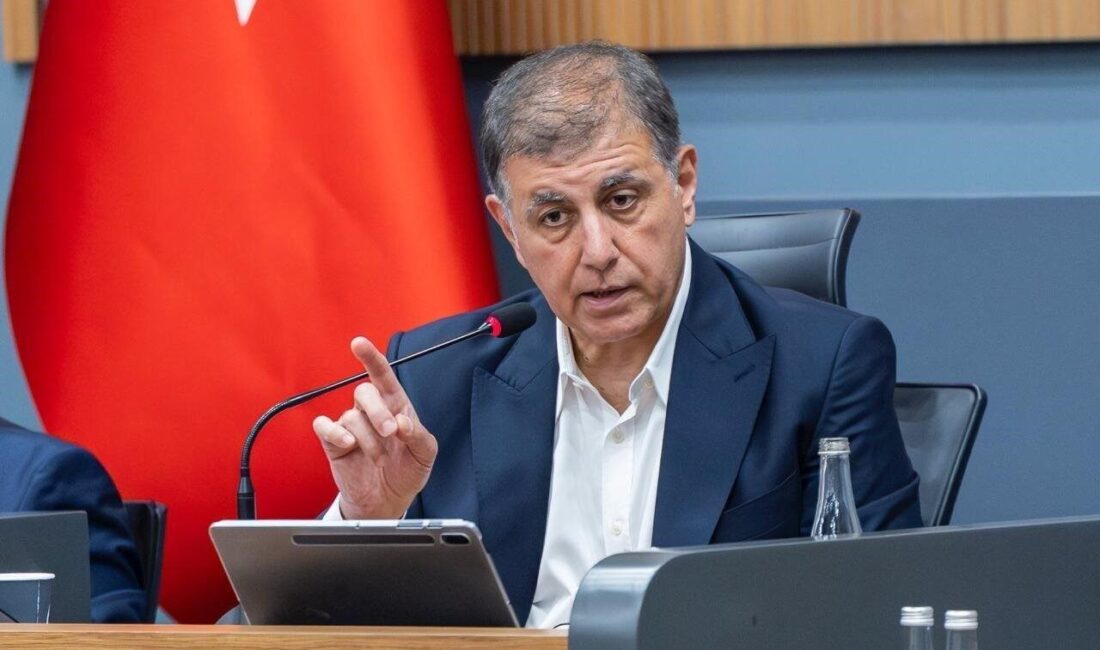 İzmir Büyükşehir Belediyesi Meclisi’nin olağanüstü toplantısında Karşıyaka Zübeyde Hanım Stadyumu