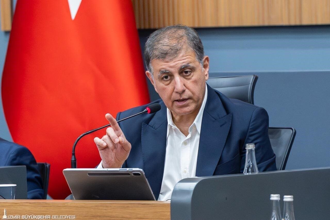 İzmir Büyükşehir Belediyesi Meclisi’nin olağanüstü toplantısında Karşıyaka Zübeyde Hanım Stadyumu