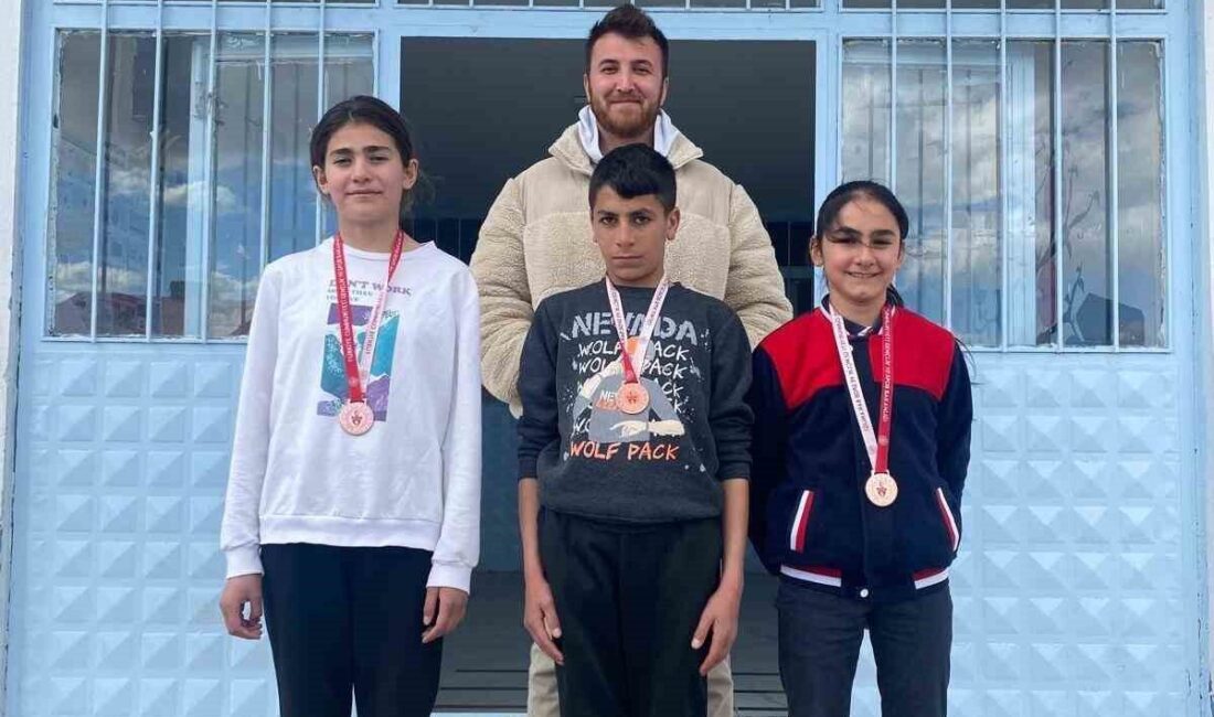 Mersin’de düzenlenen Anadolu Yıldızlar Ligi Atletizm Kros Türkiye Finalleri’nde Kars’ı