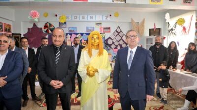 Kars Valisi Ziya Polat, Kız Anadolu İmam Hatip Lisesi öğrencileri