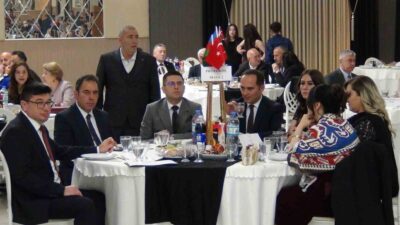 Azerbaycan’ın Bağımsızlık Günü dolayısıyla etkinlik düzenledi. Etkinlikte birlik ve beraberlik