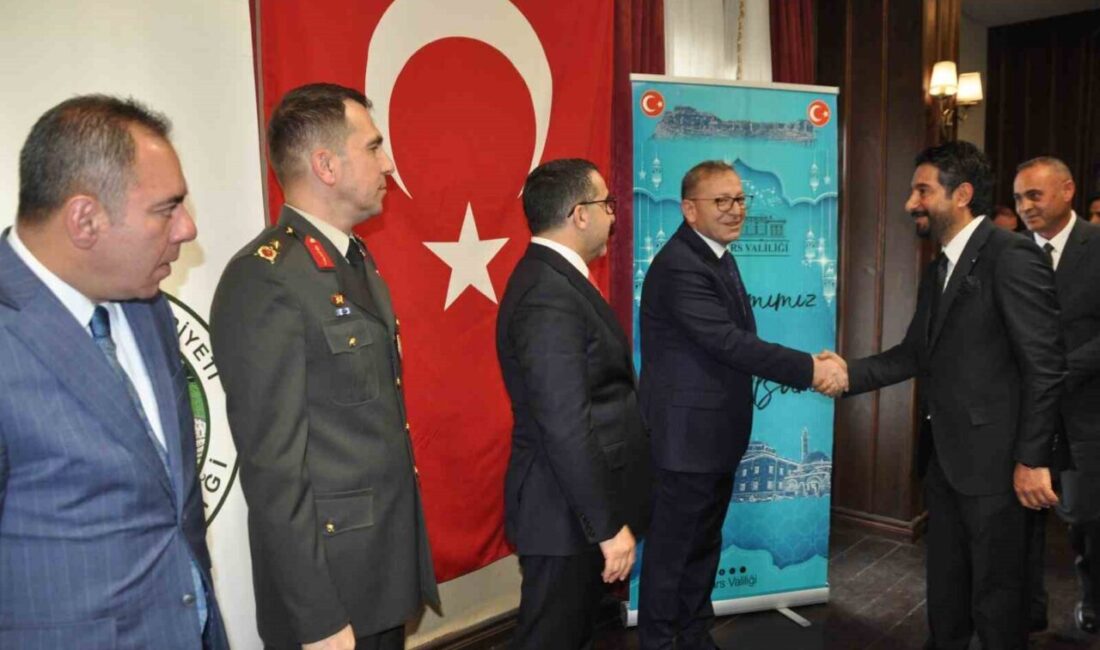 Kars’ta Kurban Bayramı dolayısıyla Polis Evi’nde bayramlaşma programı düzenlendi. Programa
