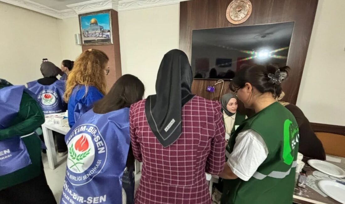Kars’ta Eğitim-Bir-Sen tarafından düzenlenen alçı boyama atölyesi, sanat ve dayanışmanın