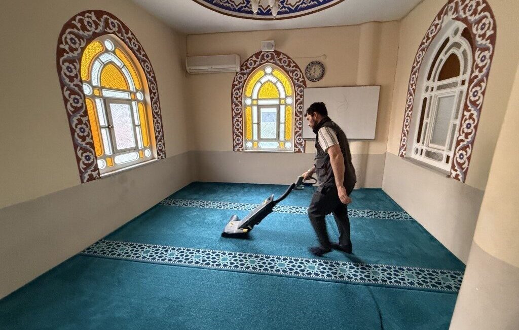 Kartepe Belediyesi, yaklaşan Kurban Bayramı öncesinde ilçe genelindeki cami ve