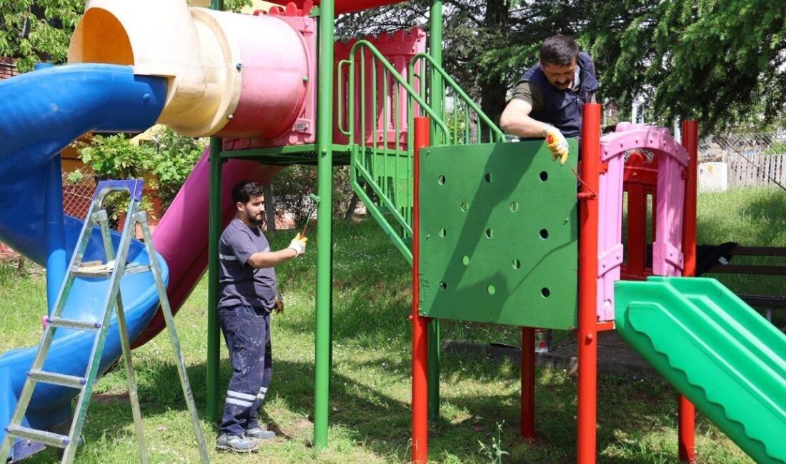 Kartepe’de belediye ekipleri, çocukların daha güvenli ve konforlu vakit geçirebilmesi