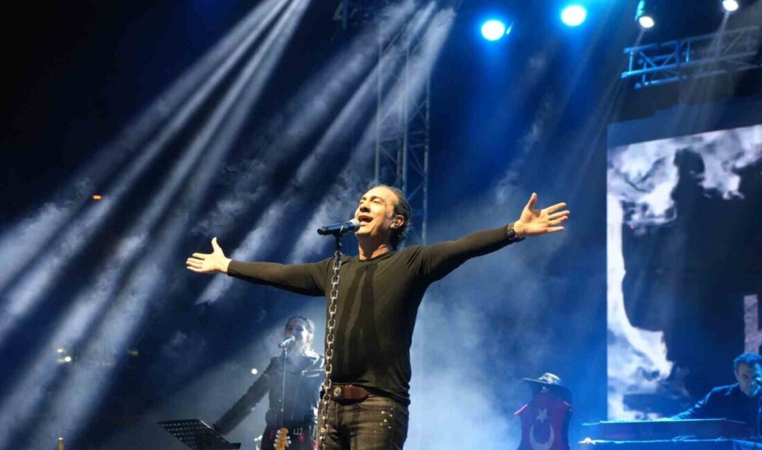 Kastamonu Üniversitesi Gençlik Festivali’nde sahne alan sanatçı Kıraç, binlerce öğrenciye