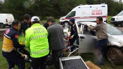 Kastamonu’da kontrolden çıkarak takla atan otomobildeki yaşlı çift yaralandı. Kaza,