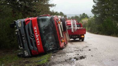 Kastamonu’da yangın ihbarına giderken takla atan itfaiye aracındaki 3 itfaiye