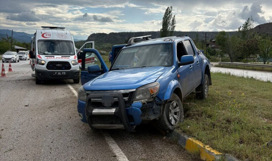 Kastamonu’nun Tosya ilçesinde kontrolden çıkan kamyonetin takla attığı kazada 4