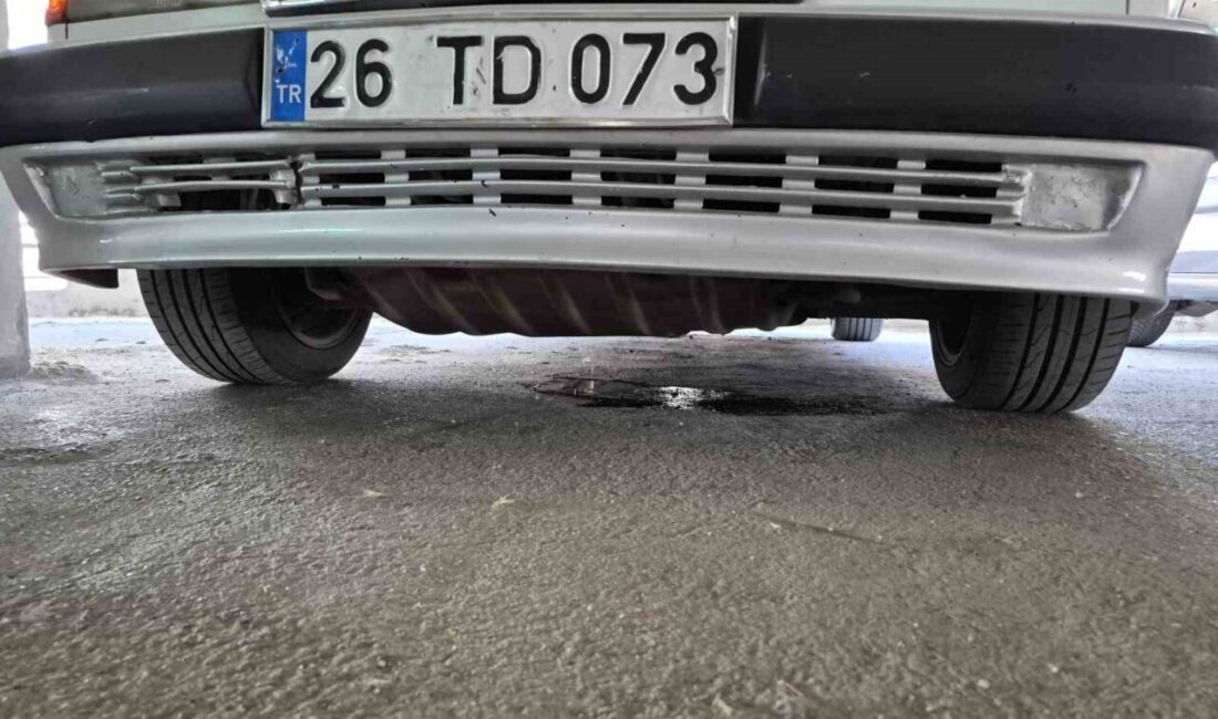 Eskişehir’de katlı otoparkta yakıt sızdıran otomobil kısa süreli paniğe sebep