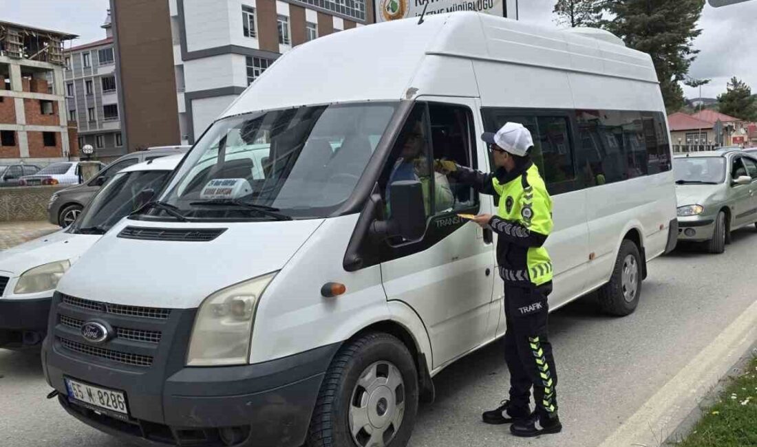 Karayolları Trafik Haftası etkinlikleri kapsamında Samsun’un Kavak İlçe Emniyet Müdürlüğü’ne