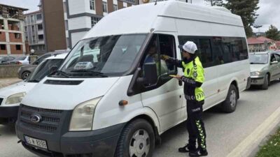 Karayolları Trafik Haftası etkinlikleri kapsamında Samsun’un Kavak İlçe Emniyet Müdürlüğü’ne