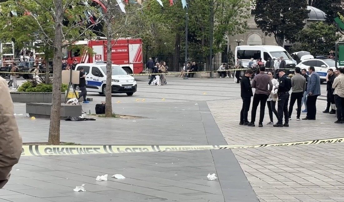 -Beşiktaş iskelesi önündeki iki grup arasında çıkan tartışma bıçaklı kavgaya