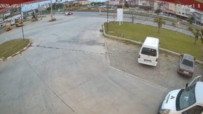 Manavgat’ta motosikletin kavşakta otomobile yandan çarpması sonucu meydana gelen trafik
