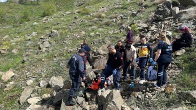 Malatya’nın Pütürge ilçesinde keçilerini otlattığı sırada kayalıklardan düşerek mahsur kalan