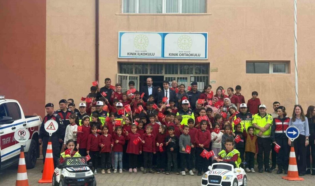 Pazaryeri Kaymakamı Muhammet Mustafa Kara, Trafik Haftası kapsamında Kınık İlkokulu’nda