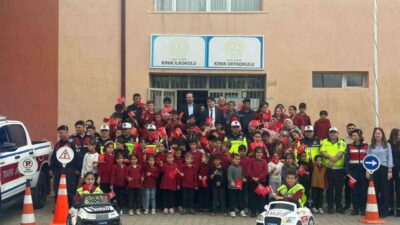 Pazaryeri Kaymakamı Muhammet Mustafa Kara, Trafik Haftası kapsamında Kınık İlkokulu’nda