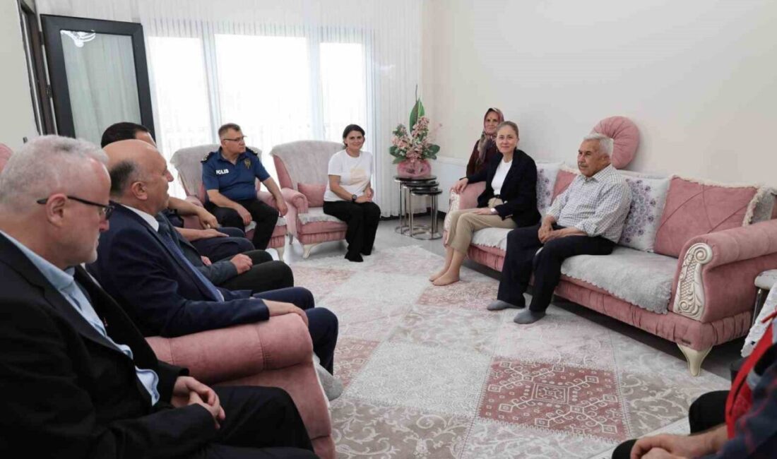 Nazilli Kaymakamı Hüriye Küpeli Kan, şehit Jandarma er Ahmet Bursa