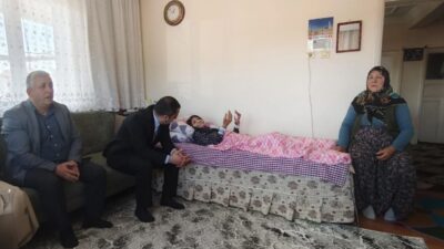 Bilecik’in Yenipazar ilçesinde Kaymakam Mehmet Salih Uçar, vatandaşlarla bir araya