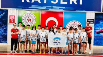 Kayseri’de düzenlenen 19 Mayıs Gençlik ve Spor Bayramı Yüzme Müsabakalarında