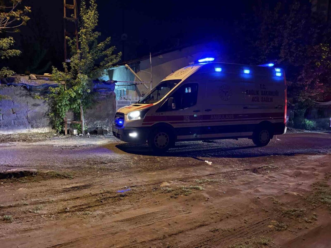 Kayseri’nin Kocasinan ilçesinde sobadan sızan karbonmonoksit gazından zehirlenen anne ve
