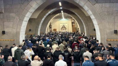 Kayseri’de vatandaşlar Kurban Bayramı namazını eda etmek için camilere koştu.